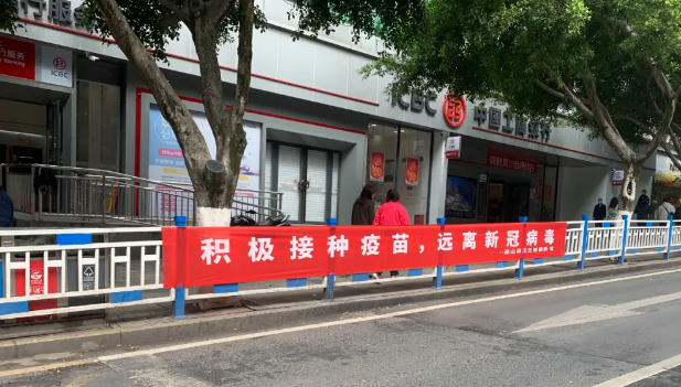 全世界都在抢疫苗,庄里人不打疫苗为什么会吃亏?(图5) 全世界都在抢疫苗,庄里人不打疫苗为什么会吃亏?(图5)